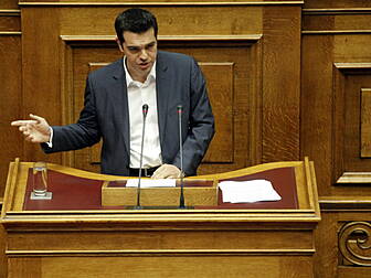 Greek parliament backs referen...
